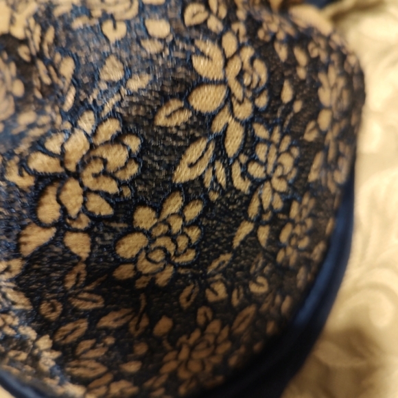 💙 Vtg Victorian Inspired VS Navy Blue Lace & Cream Floral Baclonet Bra - 38DD - Picture 3 of 7
